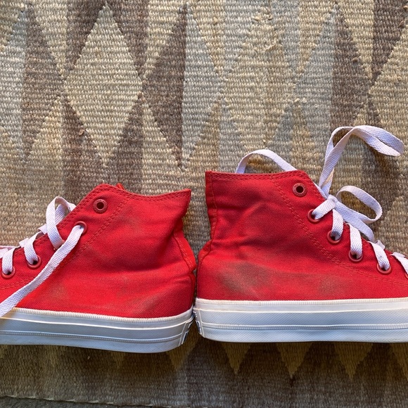 Red High-Top Converse Sneakers Chuck Taylor All Star - Picture 5 of 6